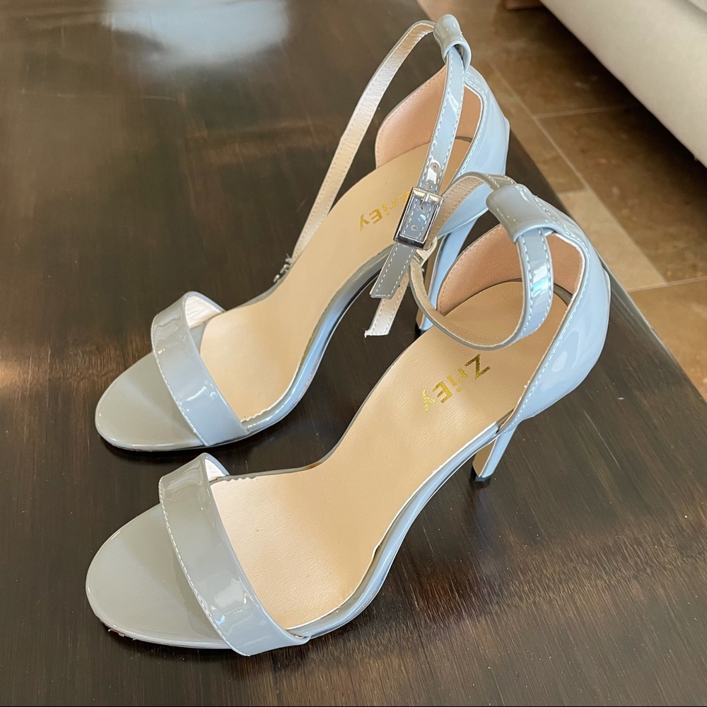 Z•RIEY ZriEY Gray Heels, size 38